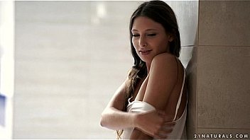 Thalia Mint Hot Solo Video