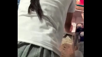 Sexo Anal a COLEGIALA Mexicana con el CULO APRETADITO, La Agarran Haciendo LIMPIEZA en la CASA Cuando Están Solos, La Dejan llena de LECHE, Vol 2