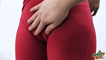 Amazing Cameltoe Puffy Pussy in Tight Yoga Pants. Round Ass too