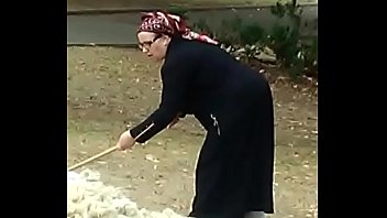 Turkish Old Hag Working