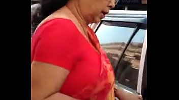 My favourite type of aunty with big boobs and sexy back