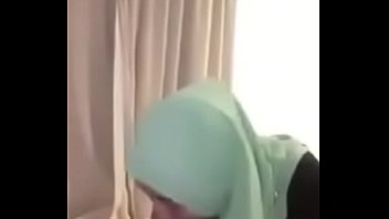 Arab Teen in Hijab Wanted To Fuck On Tinder