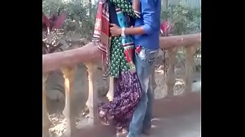 desi teen kissing in park