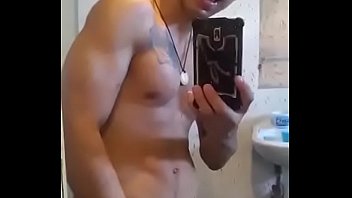 chico hetero venezolano morboso en Lima Peru pajeandose duro