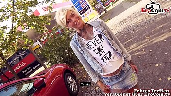 Blonde kurze haare tattoo Milf hat EroCom Date öffentlich und wird abgeschleppt zum Date