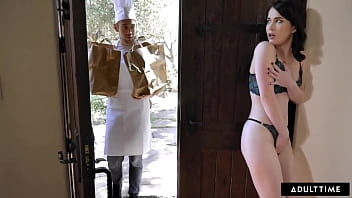 Evelyn Claire Is Horny For The Sexy Chef!