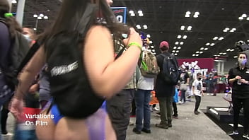 Big Booty Porn Starlet Goes To NY Comic Con To Greet Her Fans