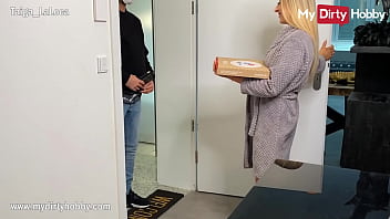 - Gorgeous blonde fucks the delivery guy