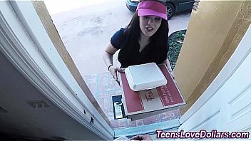 Real pizza delivery teen fucked and jizz faced for tip in hd