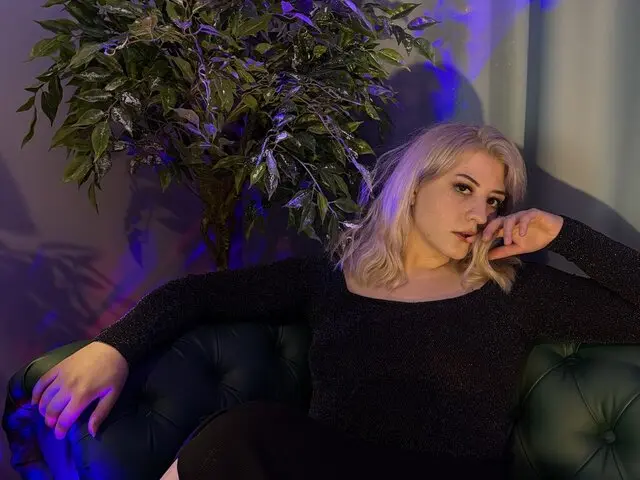 Watch AdaGates’s Cam Show Live