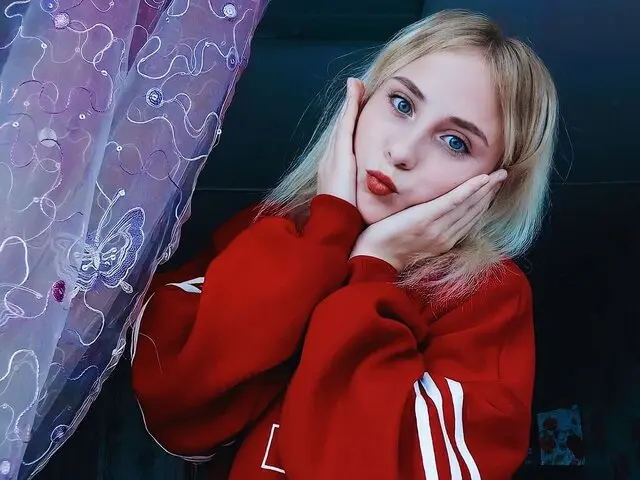 Watch AnnaRedis’s Cam Show Live