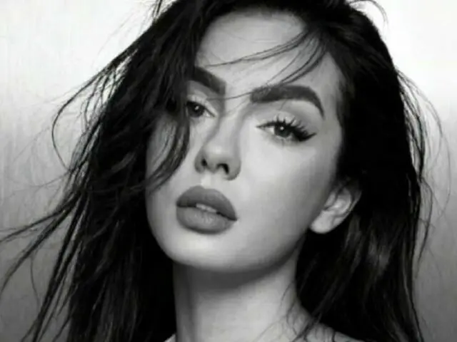 Watch AnneAm’s Cam Show Live