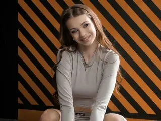 Watch BonniePierce’s Cam Show Live