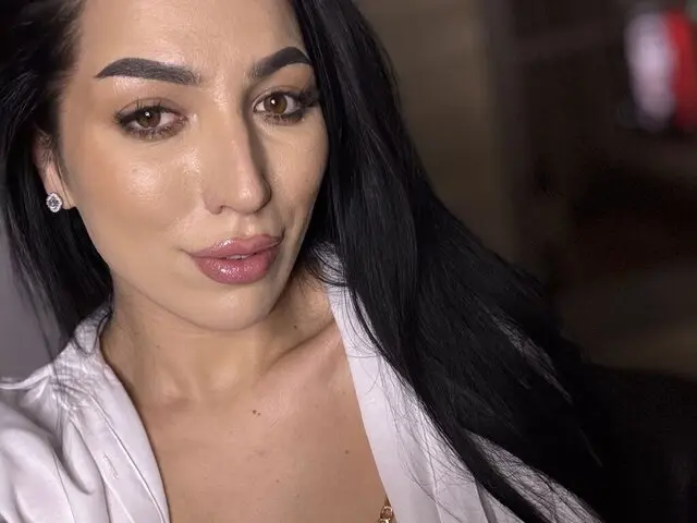 Watch ElenaElly’s Cam Show Live