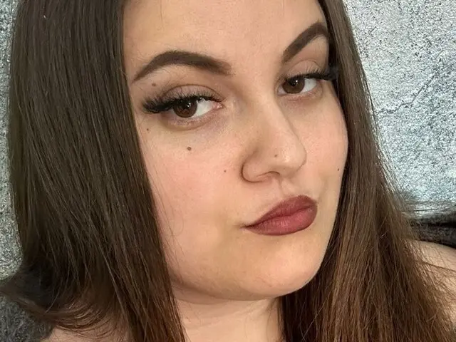 Watch ElviraJoness’s Cam Show Live