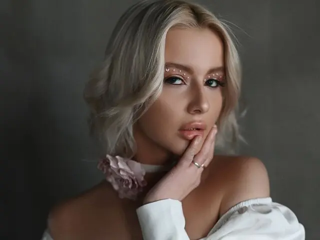 Watch EricaRoges’s Cam Show Live