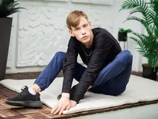 Watch ErickDeen’s Cam Show Live