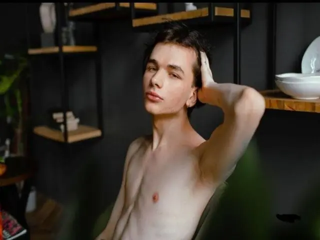 Watch EugeneWills’s Cam Show Live