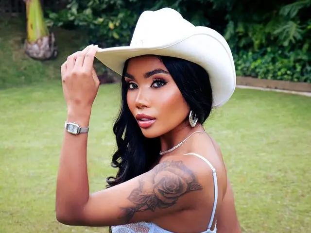 Watch GabriellaPonce’s Cam Show Live