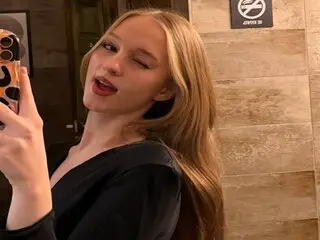 Watch IleanaNiese’s Cam Show Live