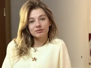 Watch IllaLafleche’s Cam Show Live