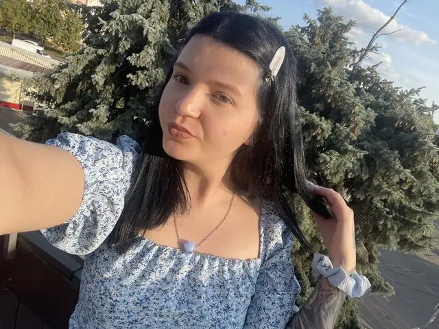 Watch KrisLight’s Cam Show Live