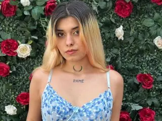 Watch LannaHooter’s Cam Show Live