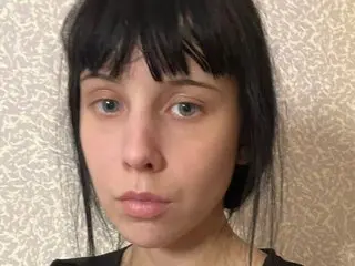 Watch LunarMuse’s Cam Show Live