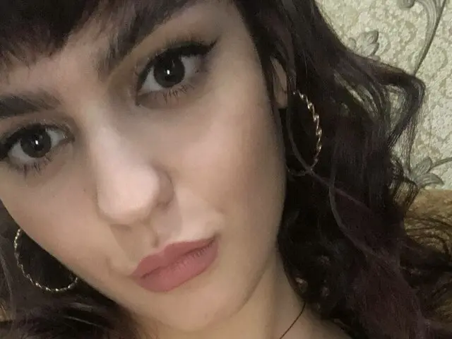 Watch LyliWhite’s Cam Show Live