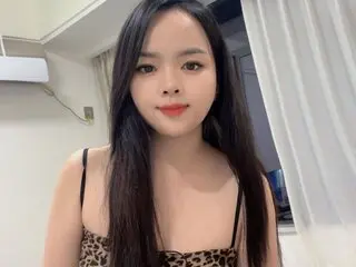 Watch Mengruoxixi’s Cam Show Live