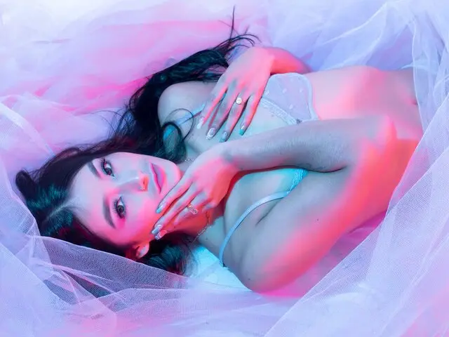 Watch MiaBurett’s Cam Show Live