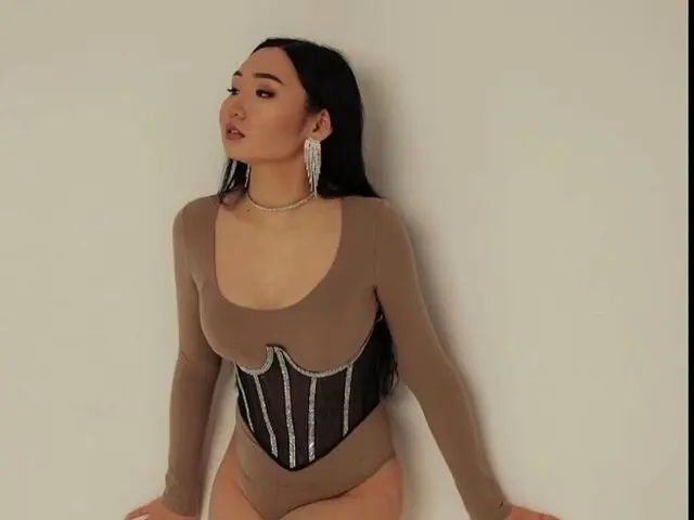 Watch MienFenwick’s Cam Show Live