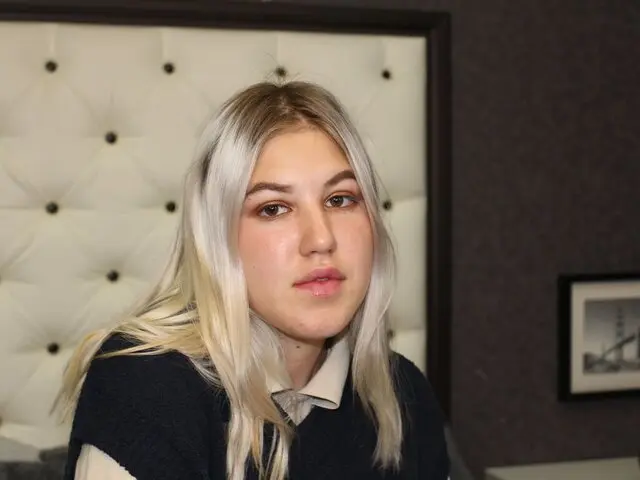 Watch MollyMane’s Cam Show Live