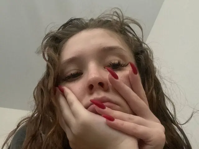 Watch NguyetBuchetto’s Cam Show Live