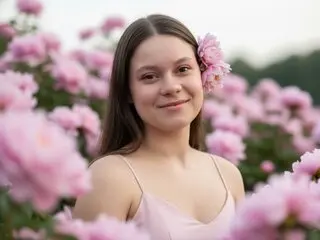 Watch SaraFranklin’s Cam Show Live