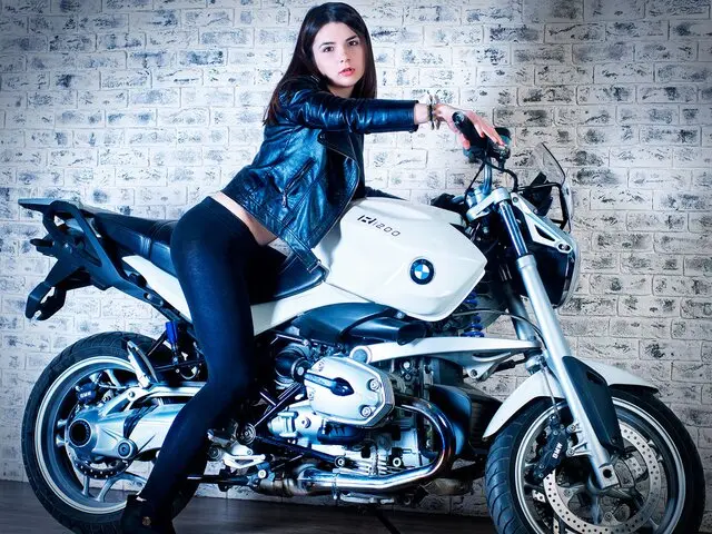 Watch SecretGera’s Cam Show Live