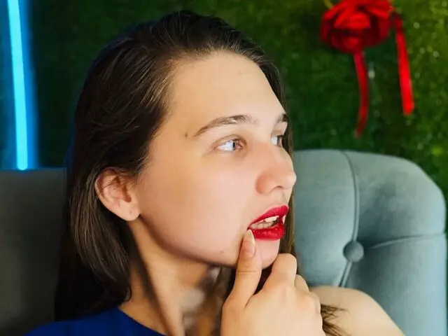 Watch TessaMills’s Cam Show Live