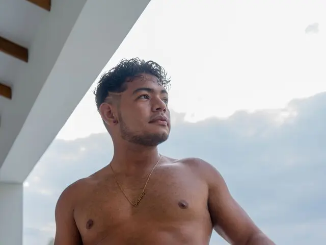 Watch TommyAriza’s Cam Show Live