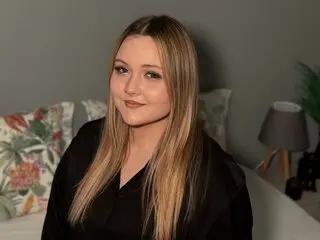 Watch ViollaVaunsen’s Cam Show Live