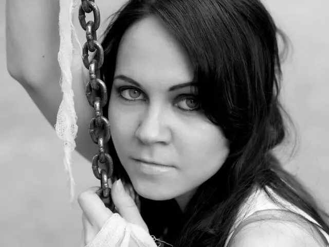 Watch xNefertitix’s Cam Show Live